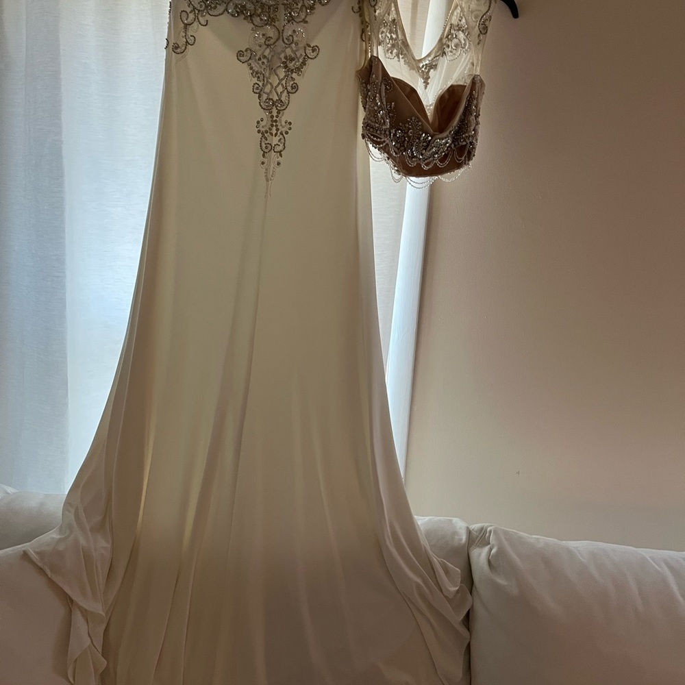Alyce Paris stunning 2 piece gown. Swarovski Crystal like beads. PROM Gown! 🌸